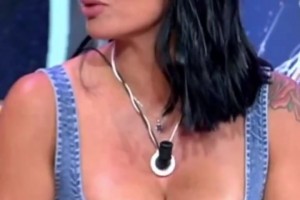 成人女星曝亞馬爾發(fā)消息調(diào)情：來我家有暖氣，大11歲太完美了~