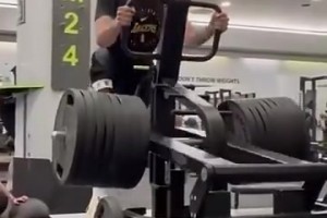 看來是下了決心減肥的！東契奇蹲腿能蹲這么大重量？