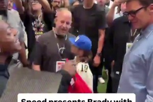 讓他簽名！逆天甲亢哥送給湯姆布雷迪一件競爭對手的球衣