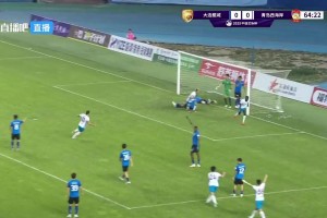 青島西海岸1-0領先！阿齊茲門前包抄破門