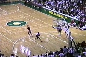 身體素質(zhì)確實(shí)炸裂??！巔峰喬丹可以連續(xù)上演罰球線暴扣！