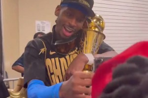 老大哥的祝福！保羅視屏通話祝賀亞歷山大奪冠奪FMVP