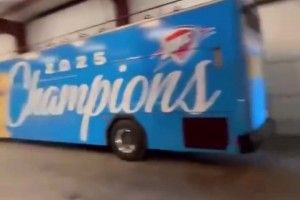 搶七還沒開打 雷霆已經(jīng)準(zhǔn)備好了奪冠游行巴士