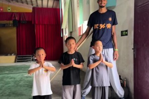 少林寺童子功震驚文班！小孩哥半年后：不知我徒弟NBA打怎樣了