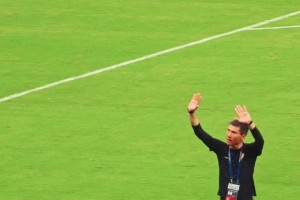 ?；丶铱纯?！實拍：邵佳一和楊智工體謝場?