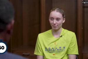 金發(fā)碧眼！佩奇快問快答環(huán)節(jié)！選秀后獎勵了自己一個美好的夜晚！