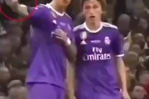 他是真懂球！歐冠決賽C羅指導(dǎo)魔笛如何配合和傳球后，馬上見效！