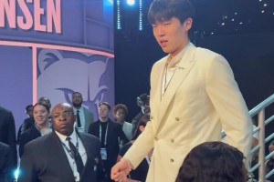 楊瀚森首輪16順位被開拓者選中 成本屆首位在“小綠屋”外被選