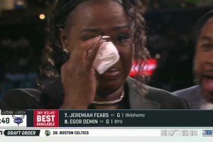 VJ-埃奇庫(kù)姆當(dāng)選探花！老媽眼含熱淚淚灑當(dāng)場(chǎng)