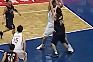 感受一下巔峰時期的姚明，不知道楊瀚森能達到幾成