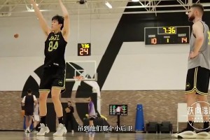 翻譯此前：楊瀚森試訓(xùn)驚艷吊球讓全場瞬間安靜！上來一波13-0