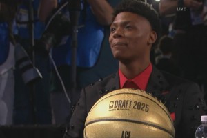 選秀大會開始在即！弗拉格領(lǐng)銜一眾球員現(xiàn)場等待