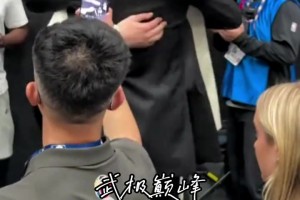 激動壞了！楊瀚森被選中后與火箭新秀馬魯阿奇慶祝