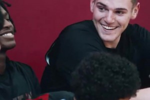 如今被開拓者16號簽選中！此前男籃熱身賽，楊瀚森與克林根對抗