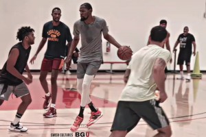 此前騎士也曾用加蘭報價過杜蘭特！杜蘭特和莫布里一塊訓(xùn)練打球~