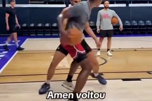 阿門今日訓(xùn)練低位腳步跟三分 往全能的方向發(fā)展了！