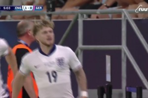 英格蘭夢幻開局！埃利奧特禁區(qū)內(nèi)推射得手，連續(xù)3場取得進(jìn)球！