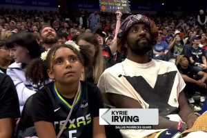 好久不見！歐文帶女兒觀戰(zhàn)WNBA，這簡直一個模子刻出來的