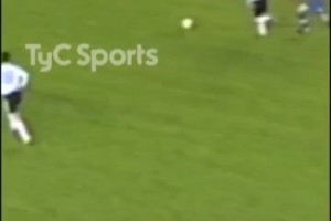 20年前的今天17歲梅西替補登場，這標志國家隊生涯開始了