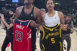 沒想到最終在鵜鶘相聚了普爾此前賽后跟盧尼交換球衣！