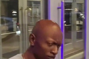 玩得就是尬！老美網(wǎng)紅bro追星神似雷-阿倫和莫蘭特路人