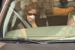 悲痛欲絕！ 家人來(lái)接若塔遺體回家，在車(chē)上痛哭