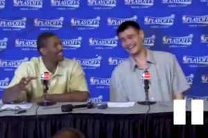 傳世經(jīng)典！阿泰到底說了什么讓姚明笑出史詩級表情包