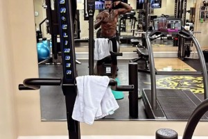 這是40歲的肌肉線條？真自律！詹姆斯曬休賽期最新訓練動態(tài)~