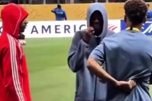 三個(gè)技術(shù)流！拜仁巴黎賽前奧利塞，登貝萊和杜埃一起聊天