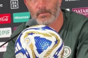 當(dāng)?shù)弥ヴ斆啄廴荒晏吡?0場比賽后，馬雷斯卡啞口無言