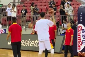 太辣眼睛了！周琦練習(xí)籃下近距離勾手，連續(xù)5次都沒進(jìn)！