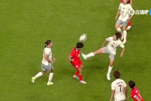 危險(xiǎn)動(dòng)作！劉靖一記佛山無(wú)影腳踢倒對(duì)手染黃