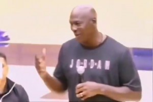 絕對自信！小球迷問喬丹單挑打得過詹姆斯嗎？喬丹：沒問題！