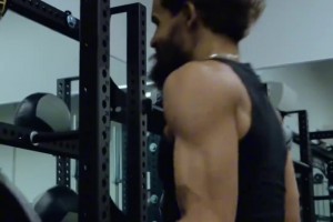 穿衣顯瘦，脫衣有肉！特雷楊這肌肉打敗百分之90的吧友吧