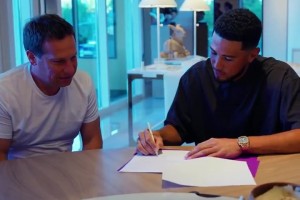 賺大錢(qián)了！布克續(xù)約大合同，嘴角快壓不住了！