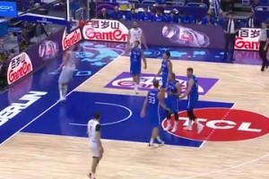 這球就是這么設(shè)想的嗎？約基奇隨意把球甩到計時器，然后球進了！