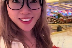 在美偶遇艾弗森！女記者：艾弗森那會(huì)輸錢(qián)輸好幾萬(wàn)，不能跟我合影