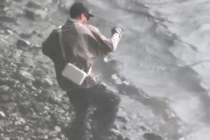 擱這荒野求生呢？布克的冰島旅行偷感十足