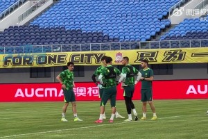 北京國(guó)安新門將張健智隨隊(duì)客戰(zhàn)青島西海岸