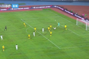 你怎么看？西海岸禁區(qū)內(nèi)送點(diǎn)，裁判查看VAR后改判