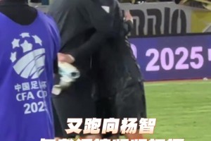 晚輩對前輩的尊敬！賽后侯森擁抱邵佳一和老門將楊智