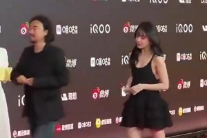 哇塞！美娜此前線下出席活動(dòng)，路人鏡頭下身材和顏值依然頂級(jí)