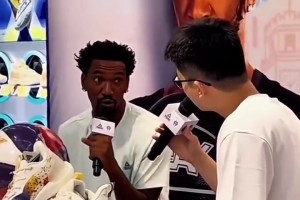 蒙克：在湖人打球就像一場(chǎng)秀，大多圍繞著勒布朗，在國(guó)王會(huì)有更多團(tuán)隊(duì)配合