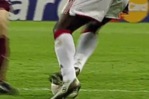 唯一一位效力三支不同球隊(duì)奪得歐冠冠軍的球員——西多夫