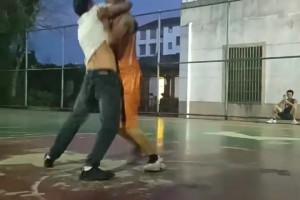 奧尼爾超級(jí)生氣暴怒準(zhǔn)備抓巴克利回家吃飯