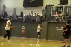 頂級3D的手感還在！克萊-湯普森嘗試左手投籃連進(jìn)10個球