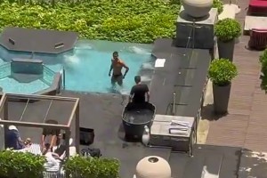 女網(wǎng)友在酒店窗外看了C羅30分鐘泡澡+冰浴，驚呼：我x