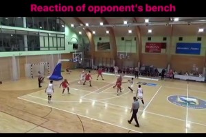 張鎮(zhèn)麟此前在國家隊(duì)的名場面，對陣埃及上演驚天隔扣，驚呆對手教練席