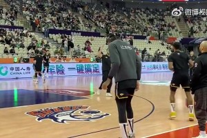 真的來了！球迷翻出此前張鎮(zhèn)麟在上海男籃主場熱身視頻~