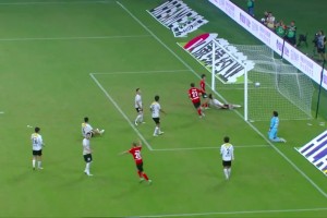 蘇超驚現(xiàn)超巨失誤！蘇州隊(duì)門將秒變“排球二傳”助攻對(duì)手破門